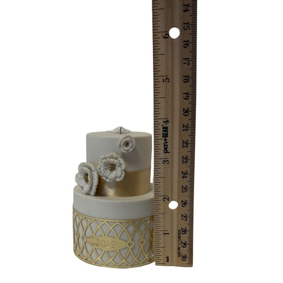 Hallmark Keepsake 2019 "I Do" Ornament Decoration Wedding Cake Design - Picture 5 of 6